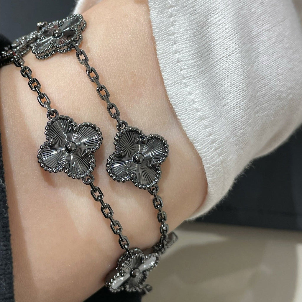 [⭐JeweliWhal]CLOVER 5 MOTIF BLACK BRACELET
