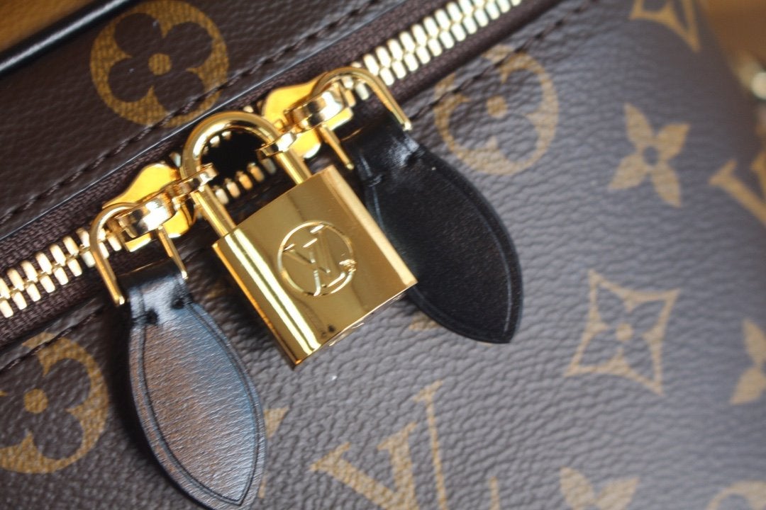 LV VANITY PM 19 MONOGRAM CANVAS 
