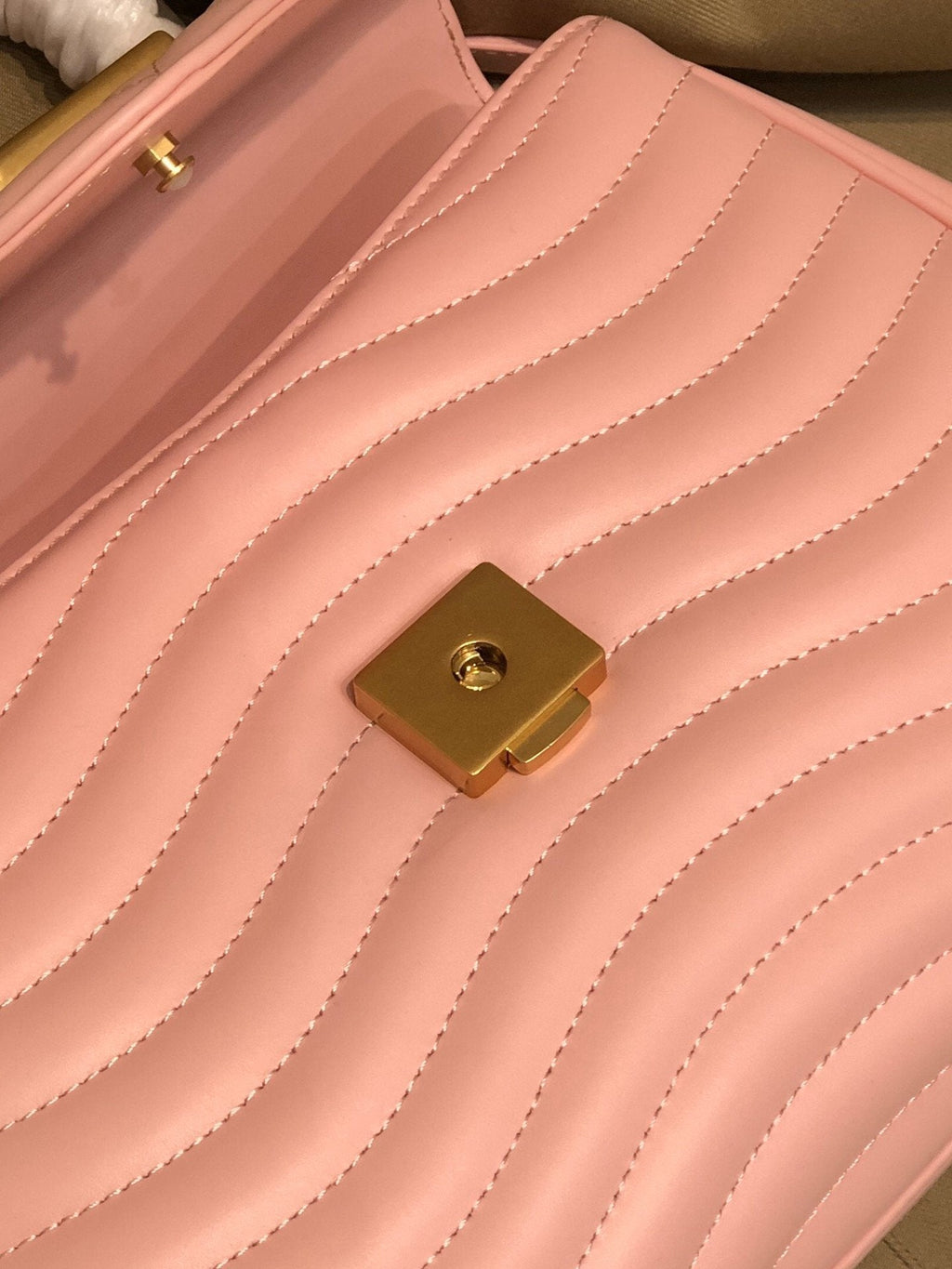 LV NEW WAVE Henkeltasche 26 cm, rosa Kalbsleder