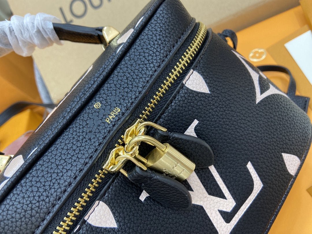 VANITY PM 19 CM SCHWARZ-WEISS MONOGRAMM EMPREINTE LEDER 