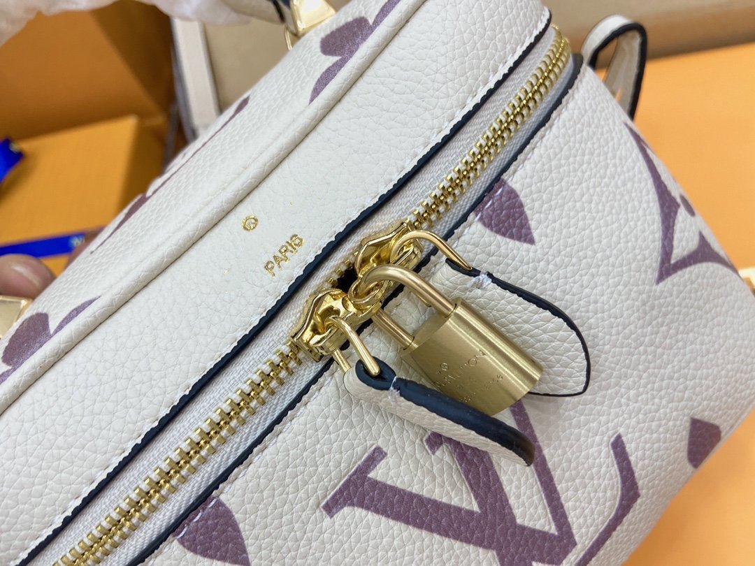 VANITY PM 19CM WEISS LILA MONOGRAMM CANVAS LEDER 