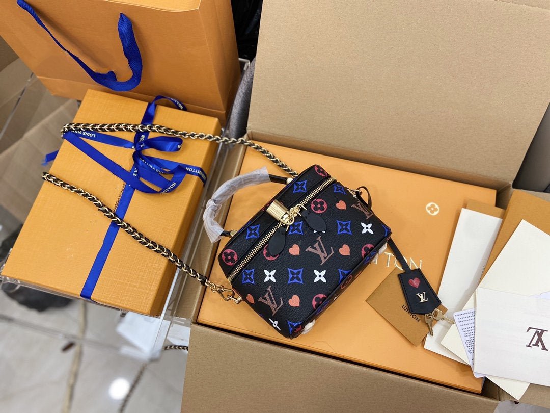 VANITY PM 19CM GAME AUF SCHWARZER MONOGRAMM-LEINWAND