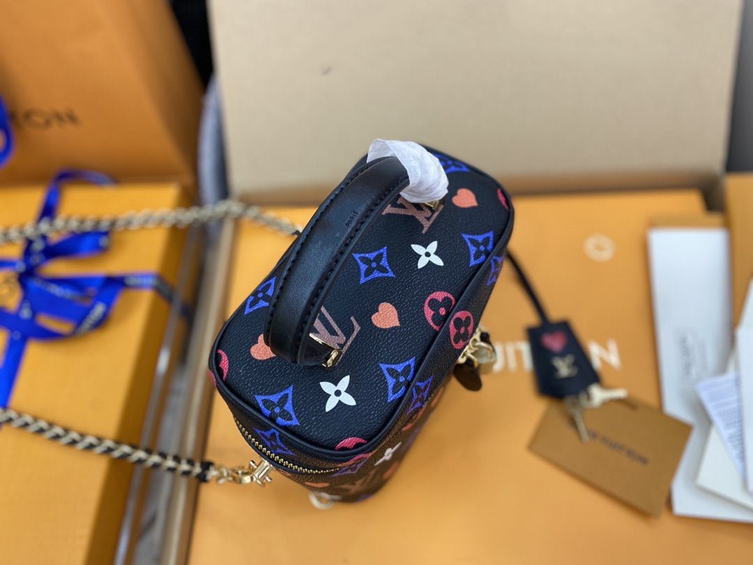 VANITY PM 19CM GAME AUF SCHWARZER MONOGRAMM-LEINWAND