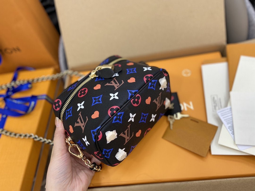 VANITY PM 19CM GAME AUF SCHWARZER MONOGRAMM-LEINWAND