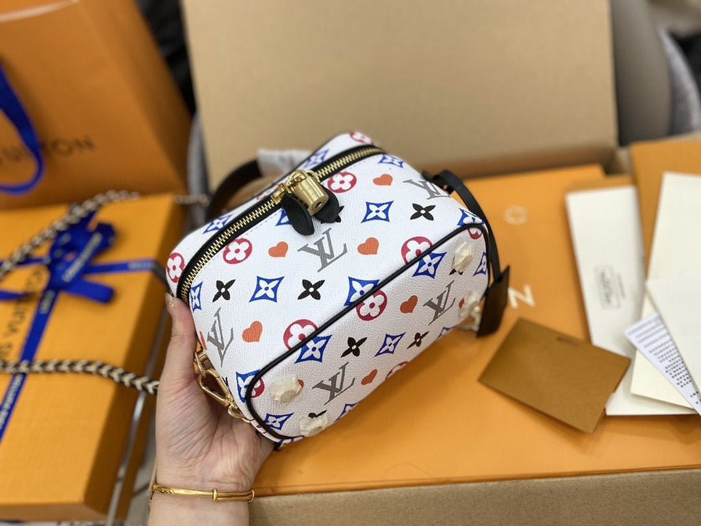 VANITY PM GAME AUF 19 CM WEISSER MONOGRAMM-LEINWAND