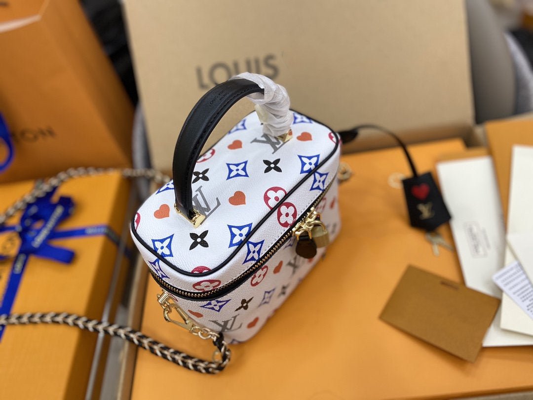 VANITY PM GAME AUF 19 CM WEISSER MONOGRAMM-LEINWAND