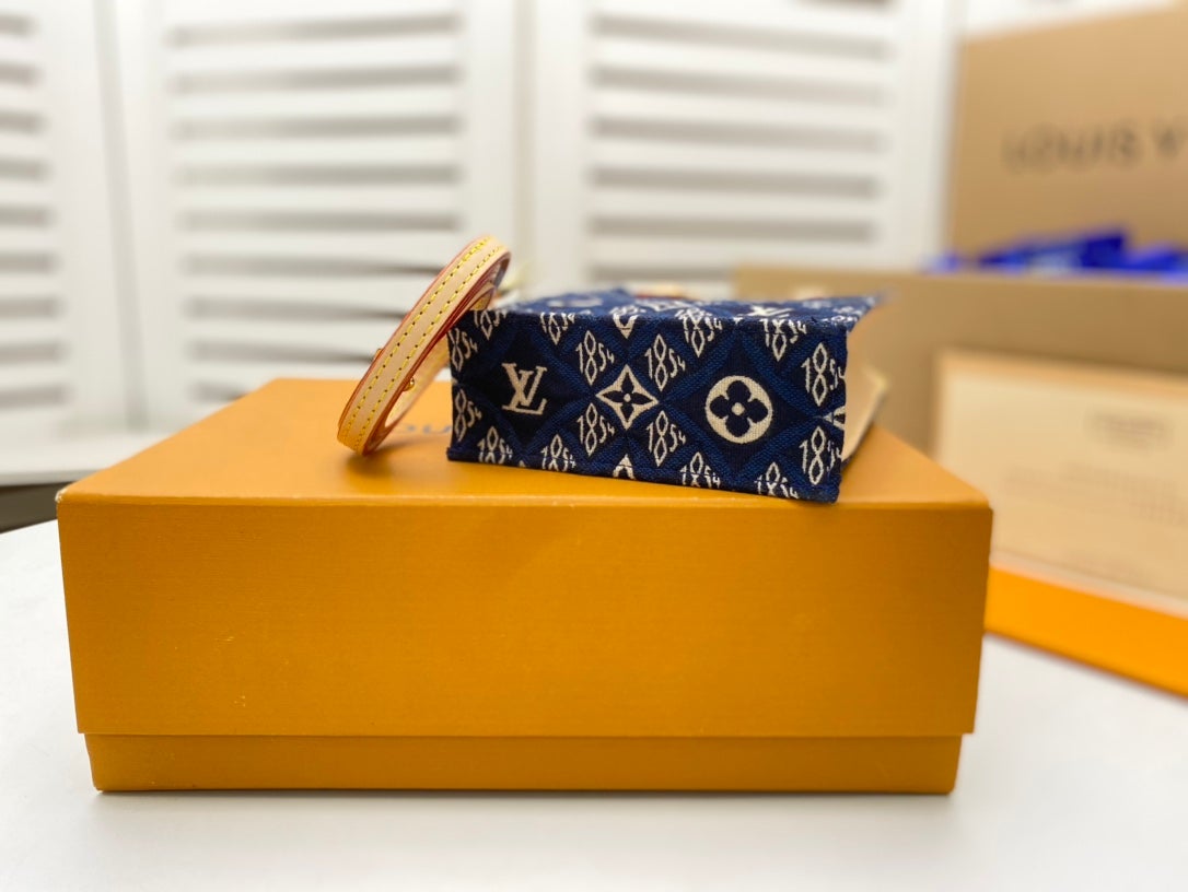 PETIT SAC PLAT BLAUES MONOGRAMM SEIT 1854 TEXTIL