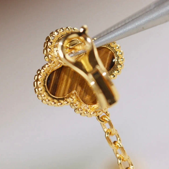 Jewelicorn Ohrringe mit Kleeblattmotiv und Tigerauge aus Karneol