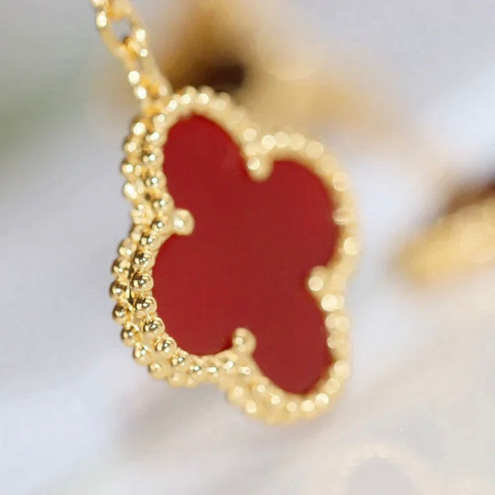 Jewelicorn Ohrringe mit Kleeblattmotiv und Tigerauge aus Karneol