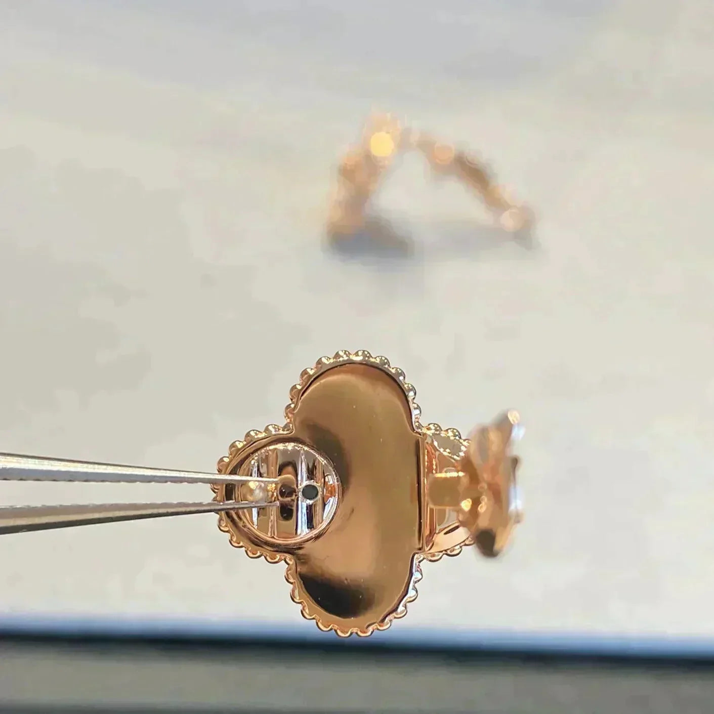 ¡®Jewelicorn¡¯CLOVER MEDIUM 1 MOTIFS GRAY MOP  DIAMOND EARRINGS