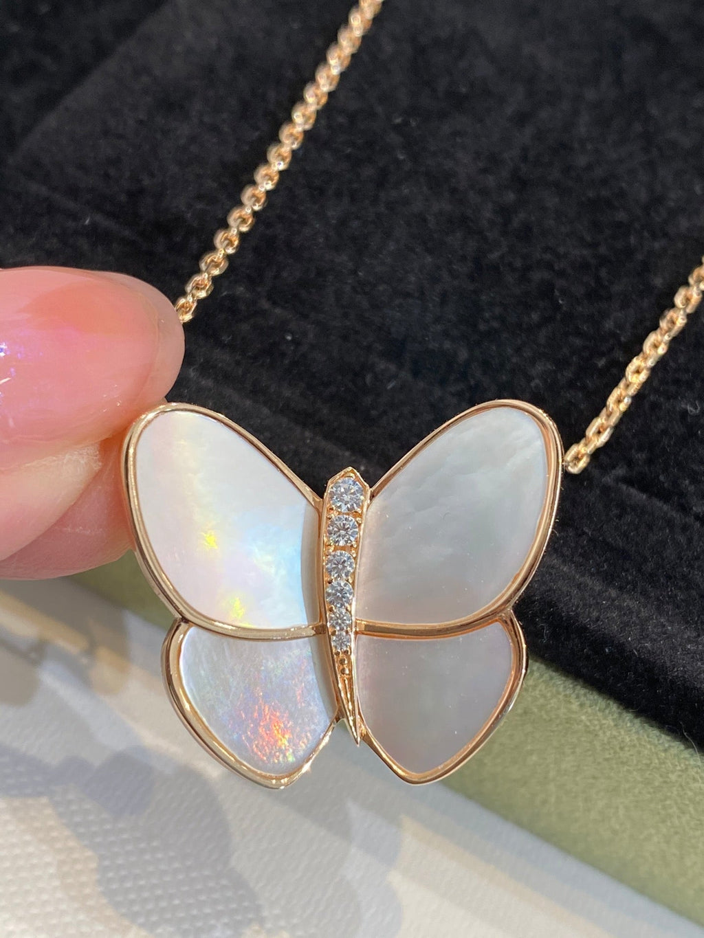 ¡®Jewelicorn¡¯BUTTERFLY GOLD MOP DIAMOND NECKLACE