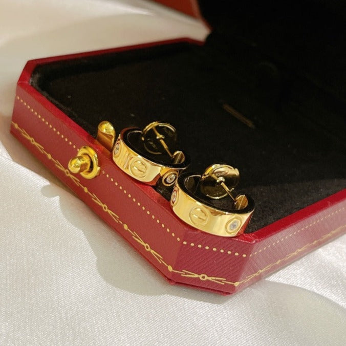 ®Jewelicorn® ラブイヤリング 5.7mm 2ダイヤモンド