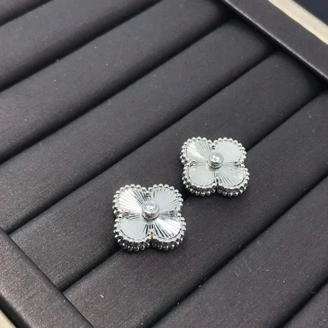 ¡®Jewelicorn¡¯CLOVER MINI 9.5MM LASER EARRINGS