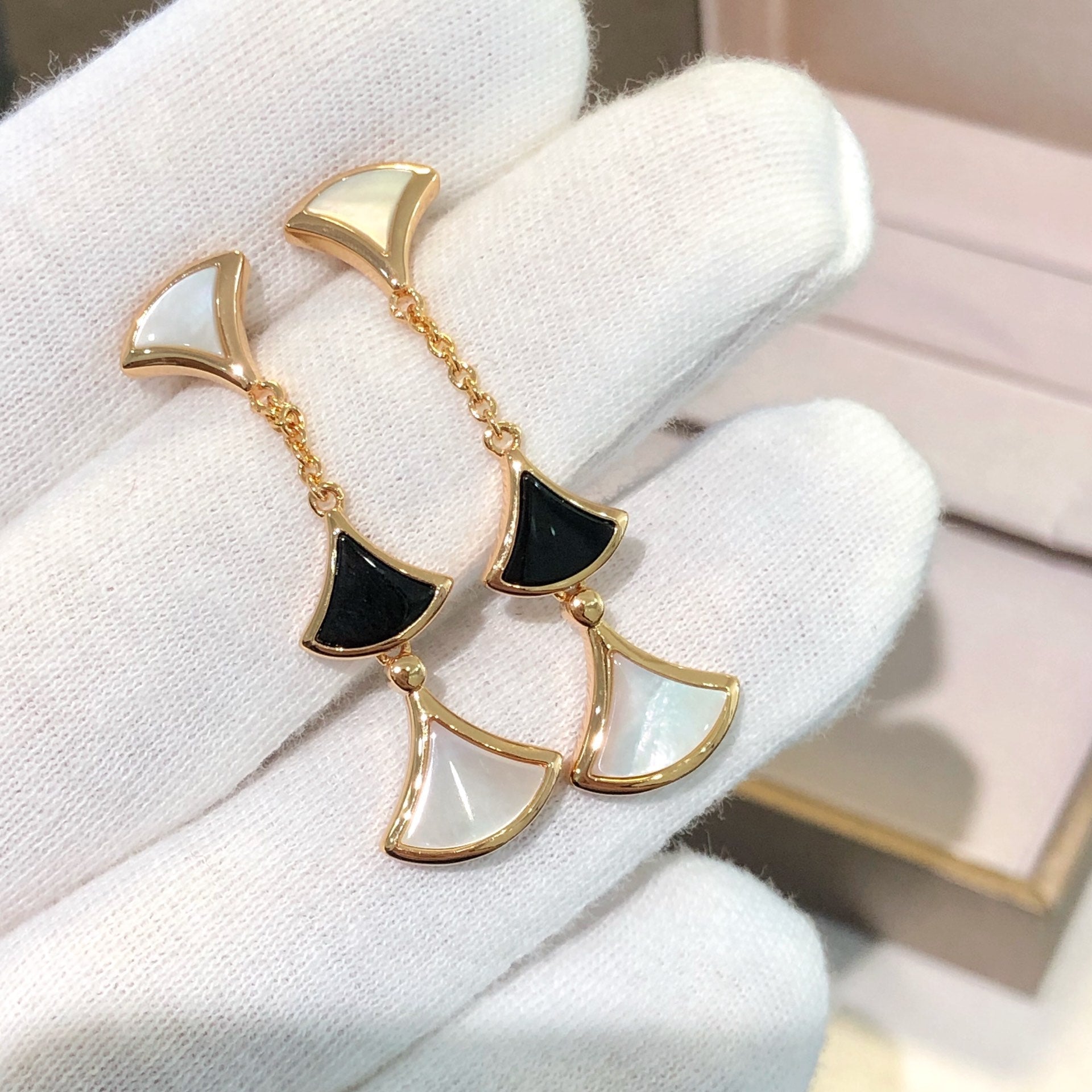 ®Jewelicorn®ドリームイヤリング 3モチーフ オニキス モップ ピンクゴールド