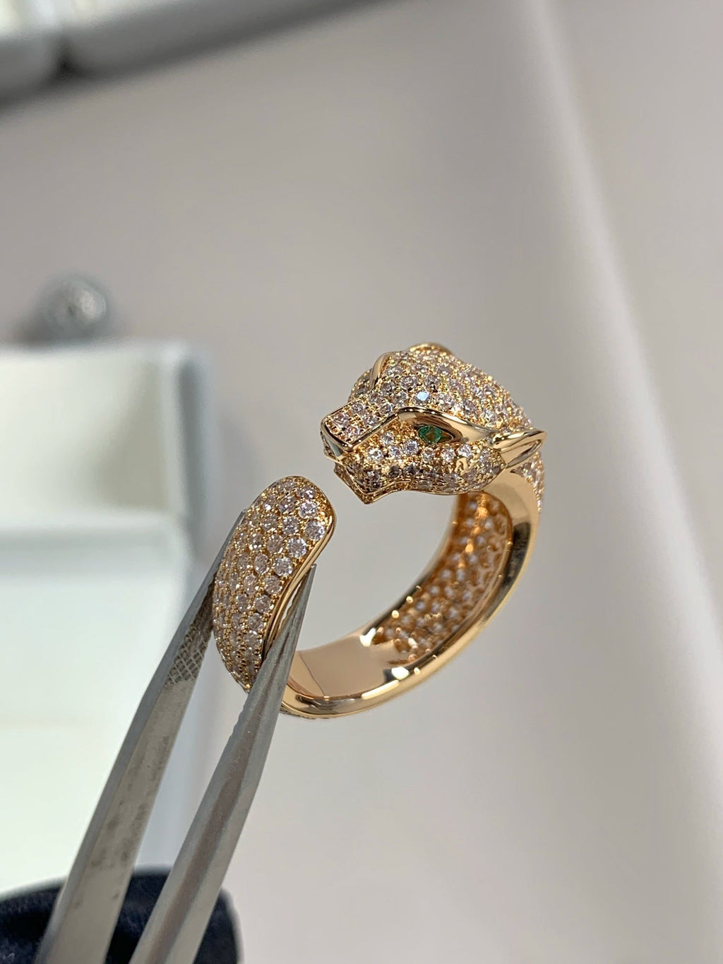 Jewelicorn Panthere Ring aus rosafarbenem Gold mit Diamanten