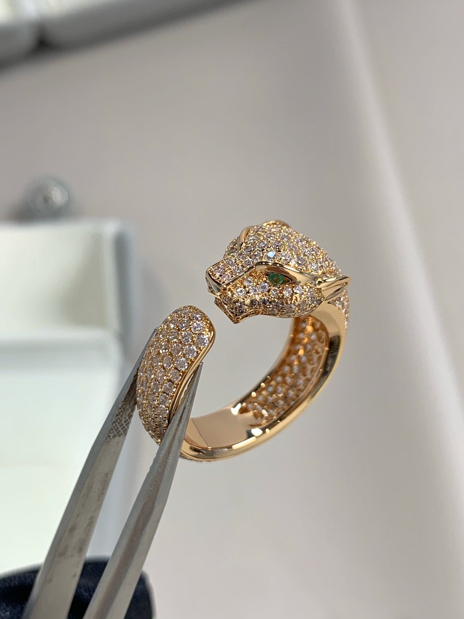 Jewelicorn Panthere Ring aus rosafarbenem Gold mit Diamanten