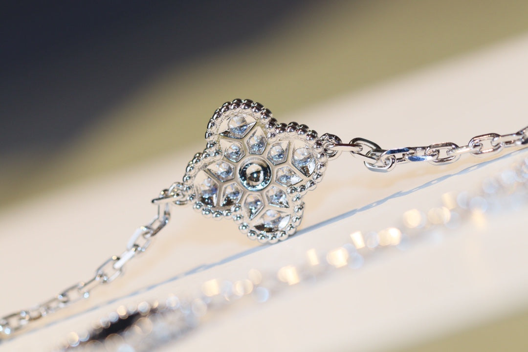 ®ジュエリコーン®クローバー 20モチーフ オニキス ダイヤモンド シルバー