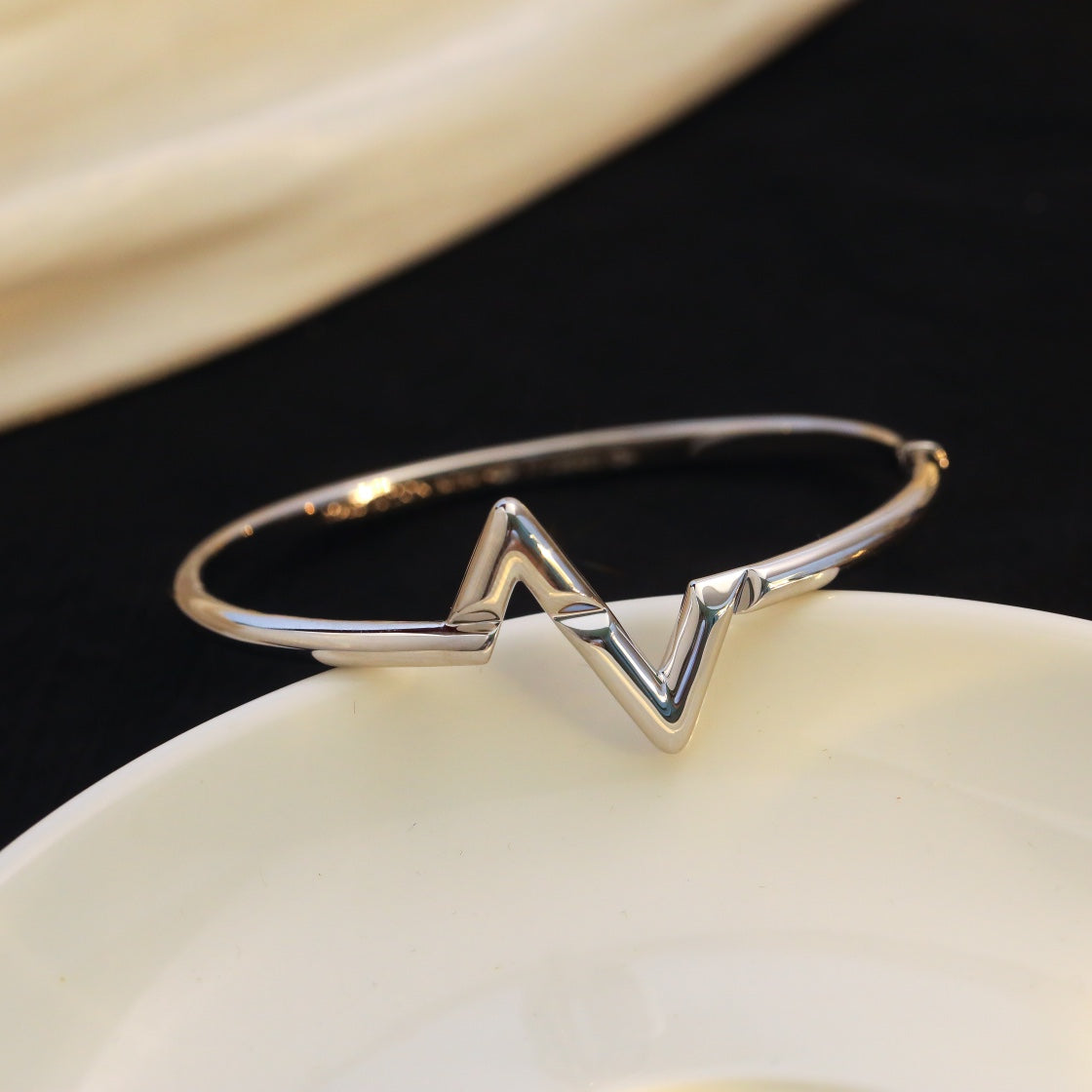 Jewelicorn VOLTE UPSITE DOWN ARMBAND