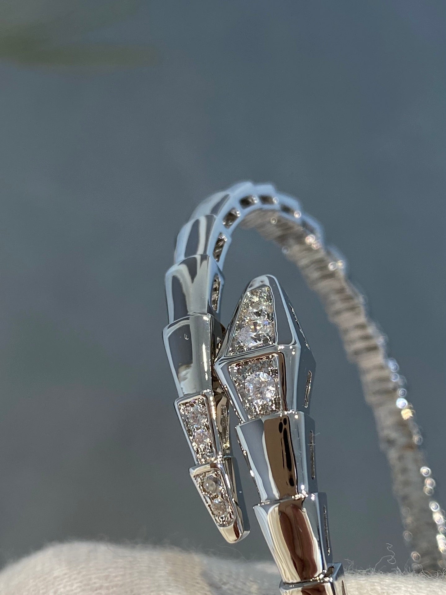 ¡®Jewelicorn¡¯SERPENTI ARMBAND DIAMANTEN SILBER