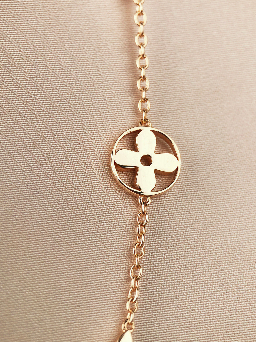 Jewelicorn Stern- und Sonnenarmband mit 7 Motiven, Gold