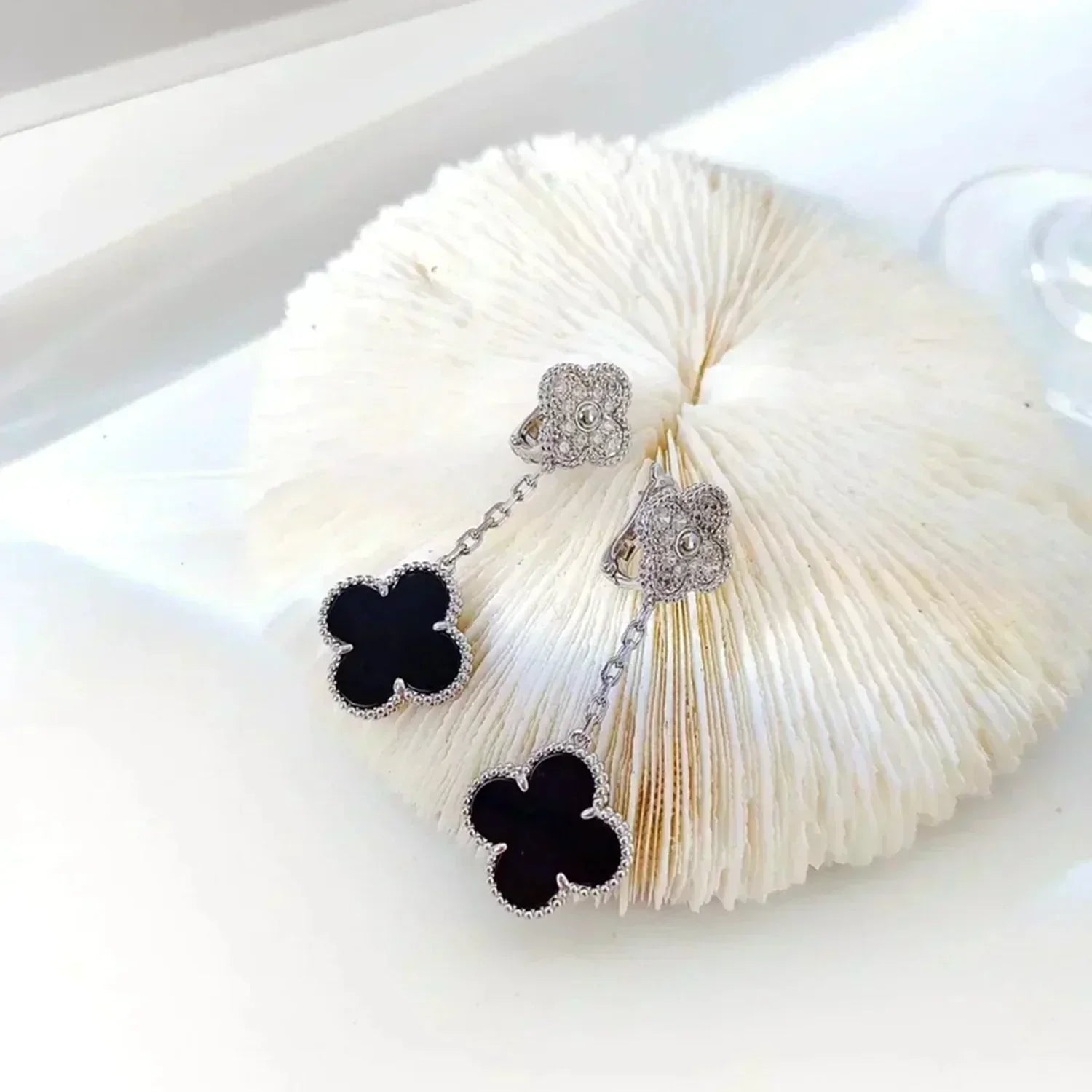 ®Jewelicorn®クローバー 2モチーフ ダイヤモンド オニキス イヤリング シルバー