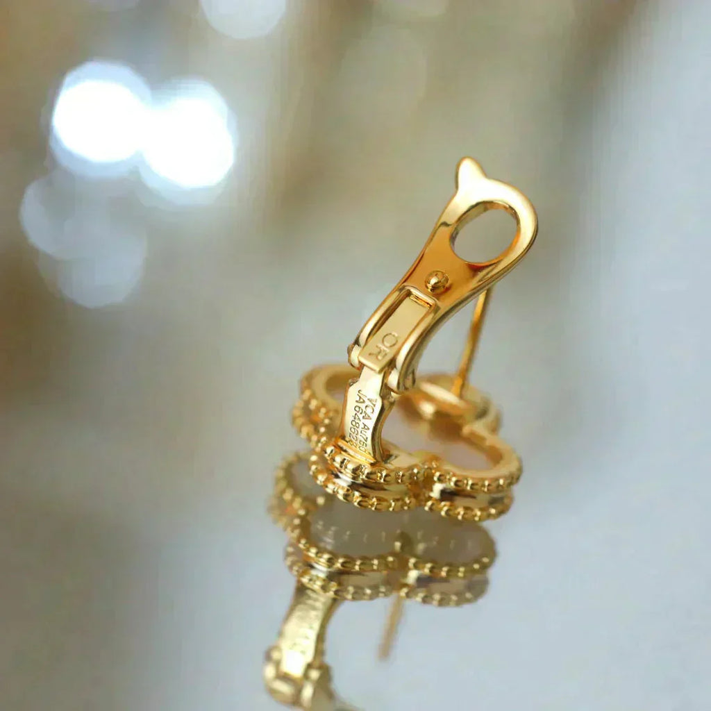 ¡®Jewelicorn¡¯CLOVER MEDIUM 1 MOTIFS  WHITE MOP STUD EARRINGS