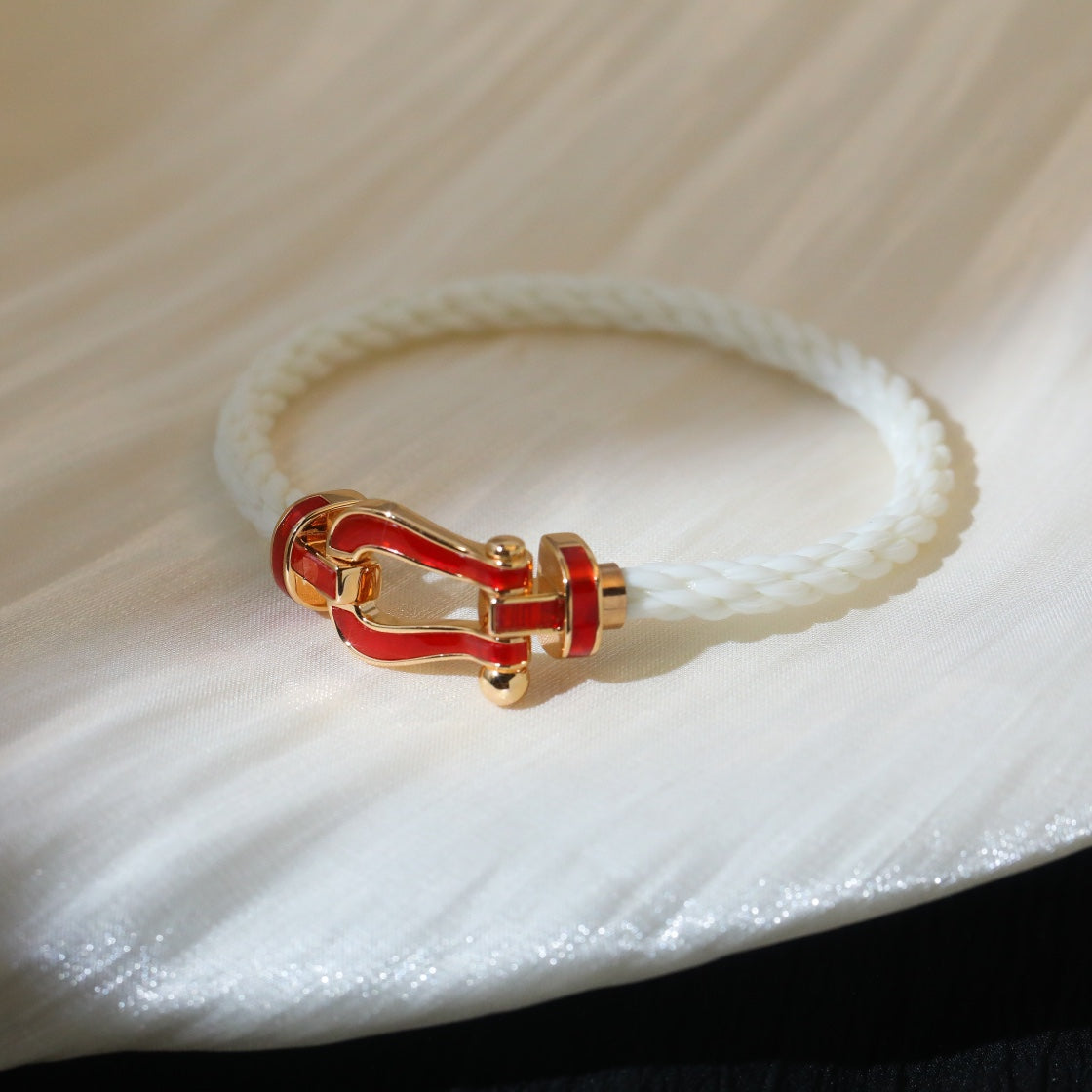 ®ジュエリコーン®フォース10 ホワイトテキスタイルダイヤモンドパヴェ