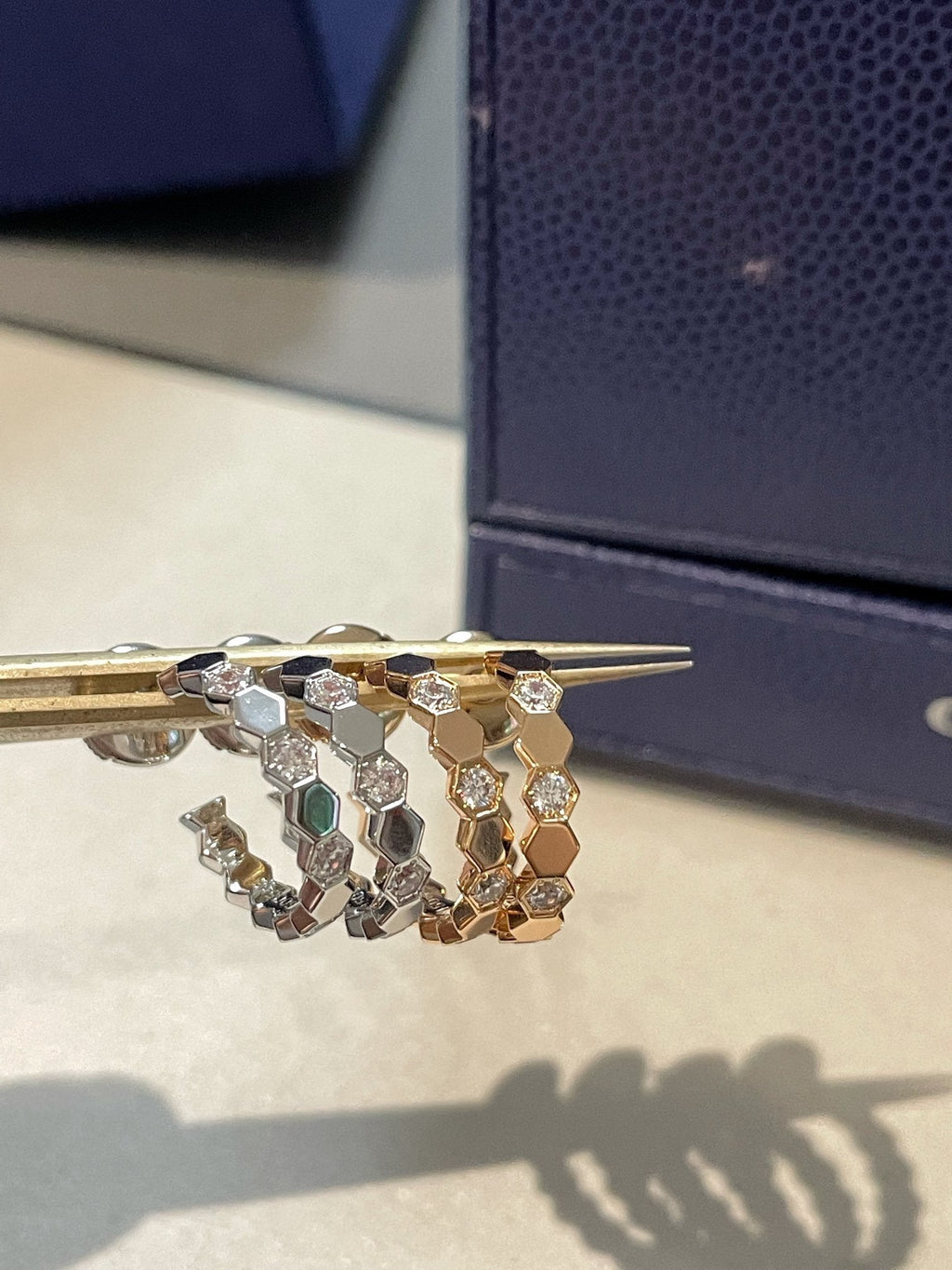 Jewelicorn Hohlring in Form eines vierblättrigen Kleeblatts