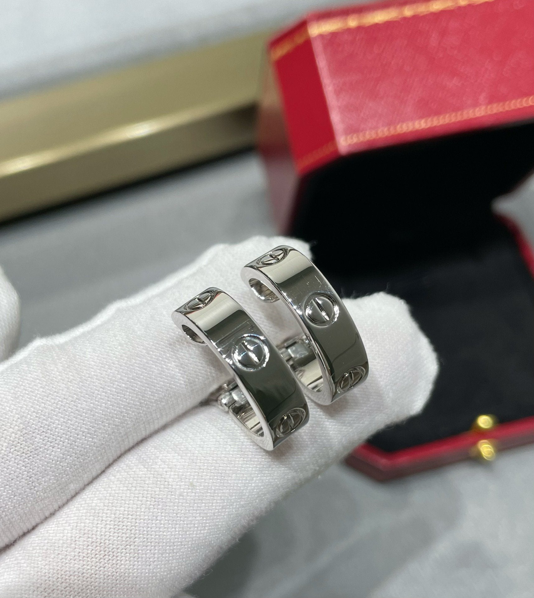 Jewelicorn LOVE 5,5-mm-Ohrringe