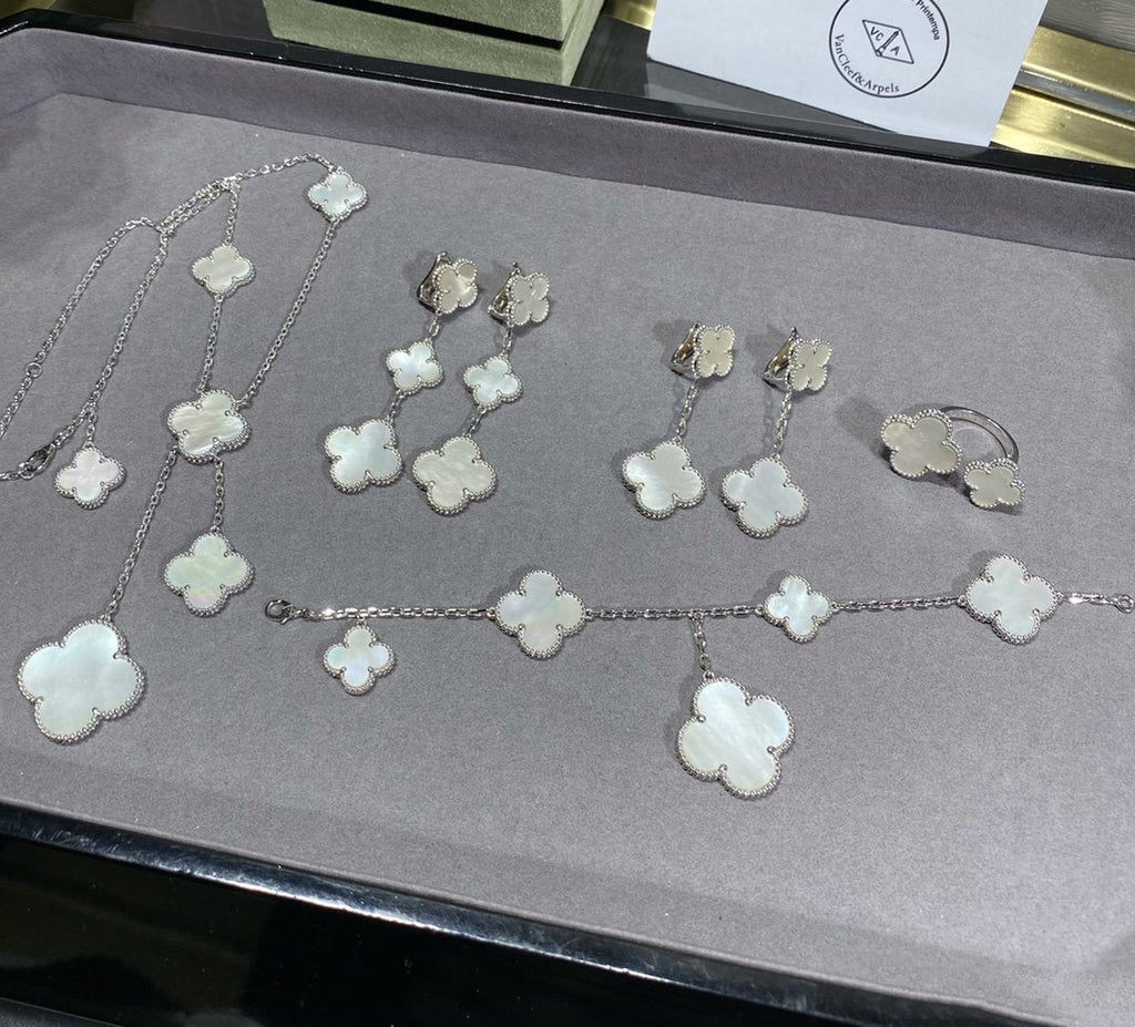 ®Jewelicorn®クローバー 5モチーフ ホワイト モップ シルバー ブレスレット