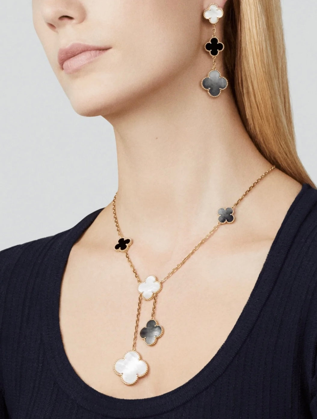 ®Jewelicorn®クローバー 3モチーフ モップ オニキス ダークモップ ピンクゴールド イヤリング