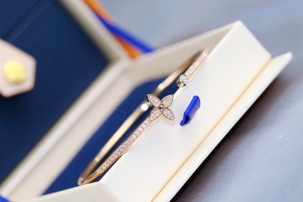 Jewelicorn IDYLLE OFFENES ARMBAND AUS ROSA GOLD MIT DIAMANTENBESETZUNG