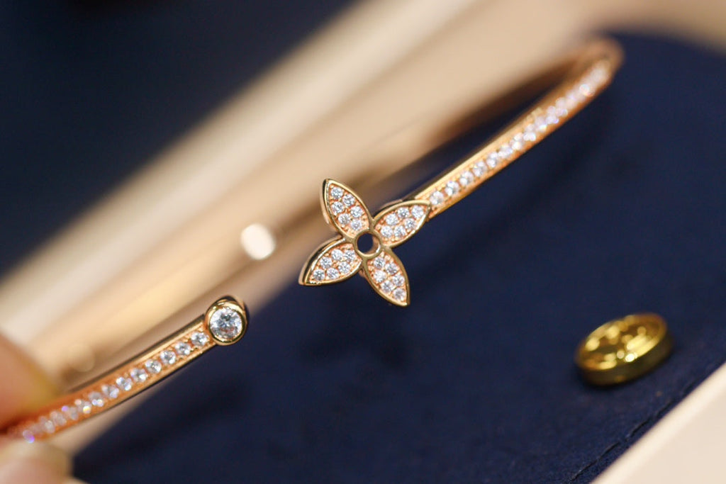 Jewelicorn IDYLLE OFFENES ARMBAND AUS ROSA GOLD MIT DIAMANTENBESETZUNG