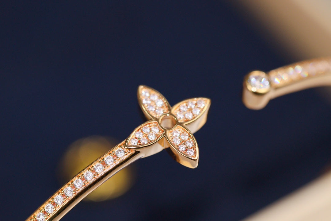 Jewelicorn IDYLLE OFFENES ARMBAND AUS ROSA GOLD MIT DIAMANTENBESETZUNG