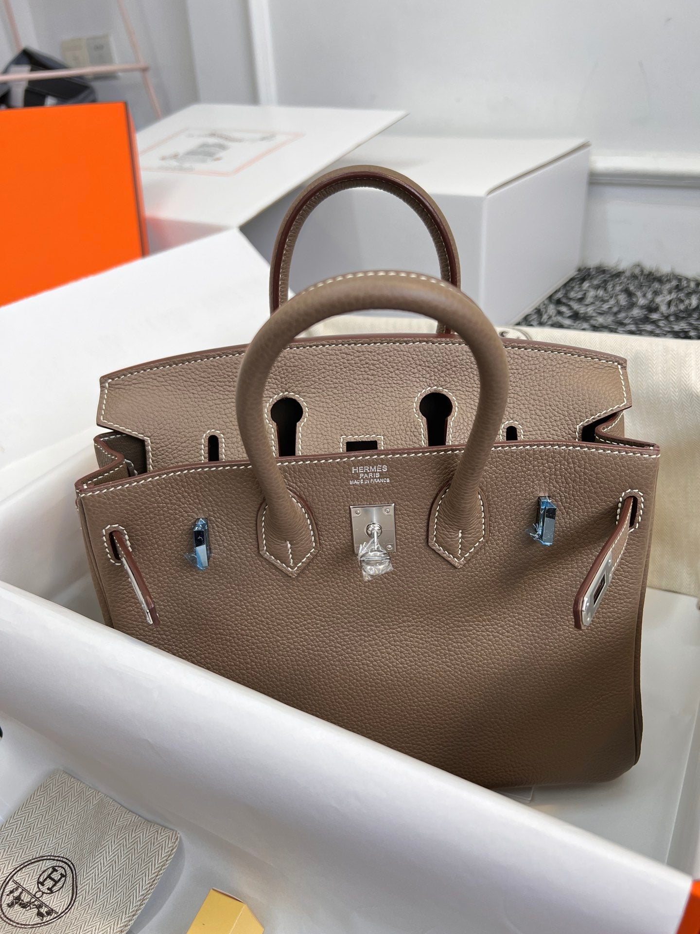 HM Birkin 25 cm, braunes Togo-Leder, silberfarbene Beschläge