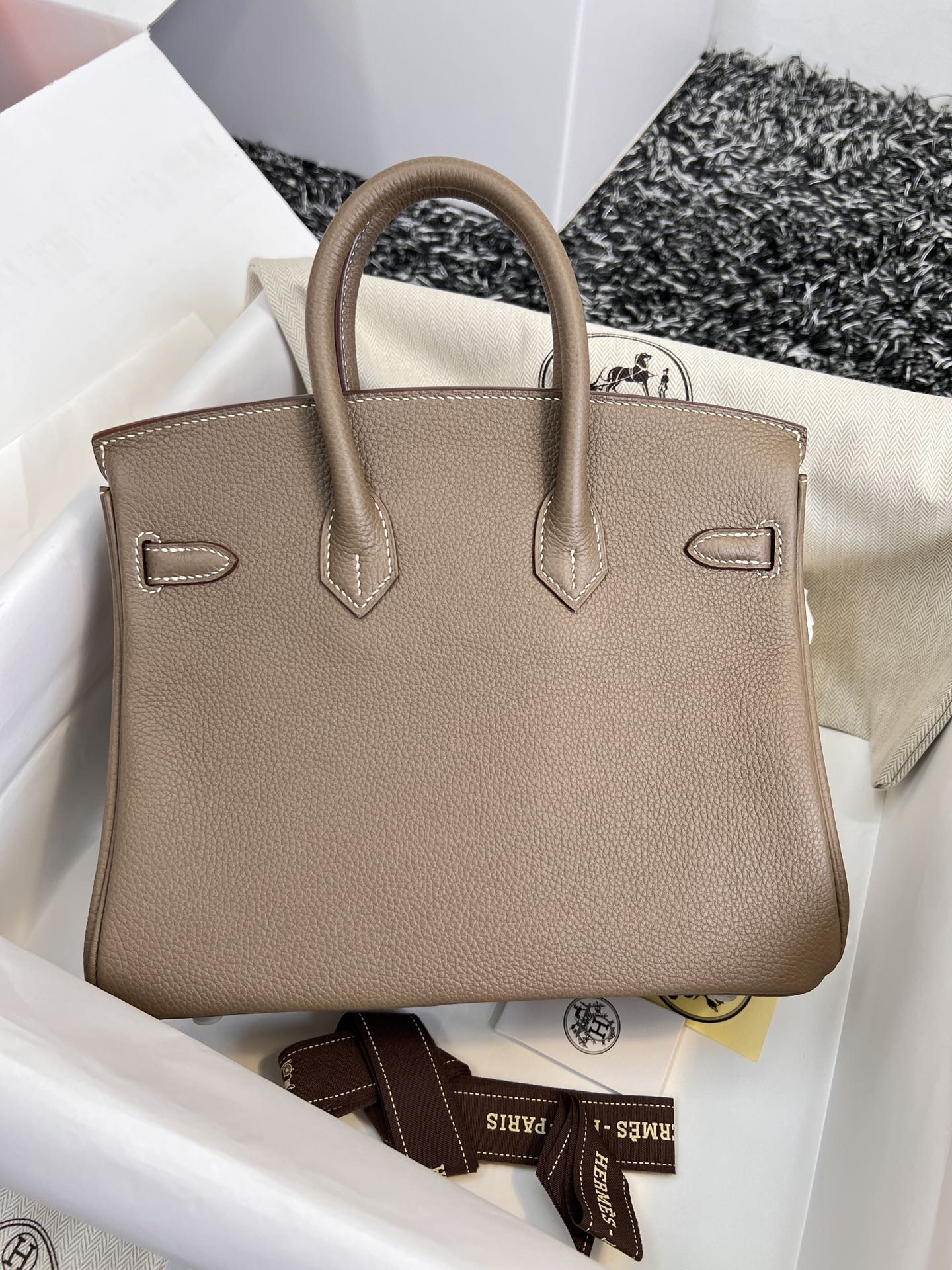 HM Birkin 25 cm, braunes Togo-Leder, silberfarbene Beschläge