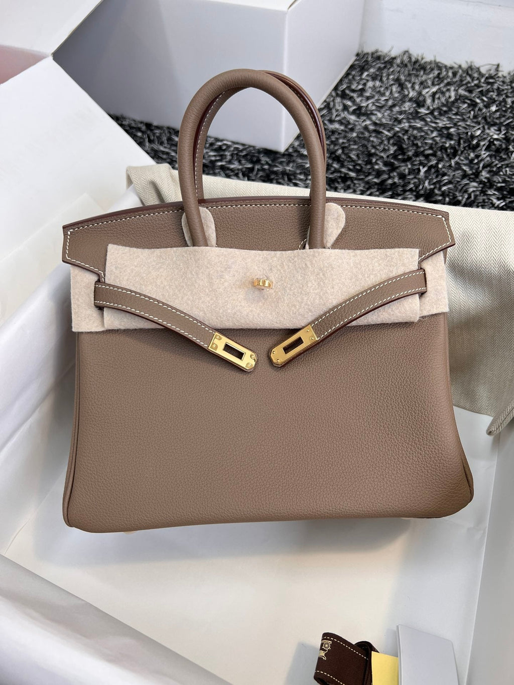 HM Birkin 25 cm, braunes Togo-Leder, goldene Beschläge