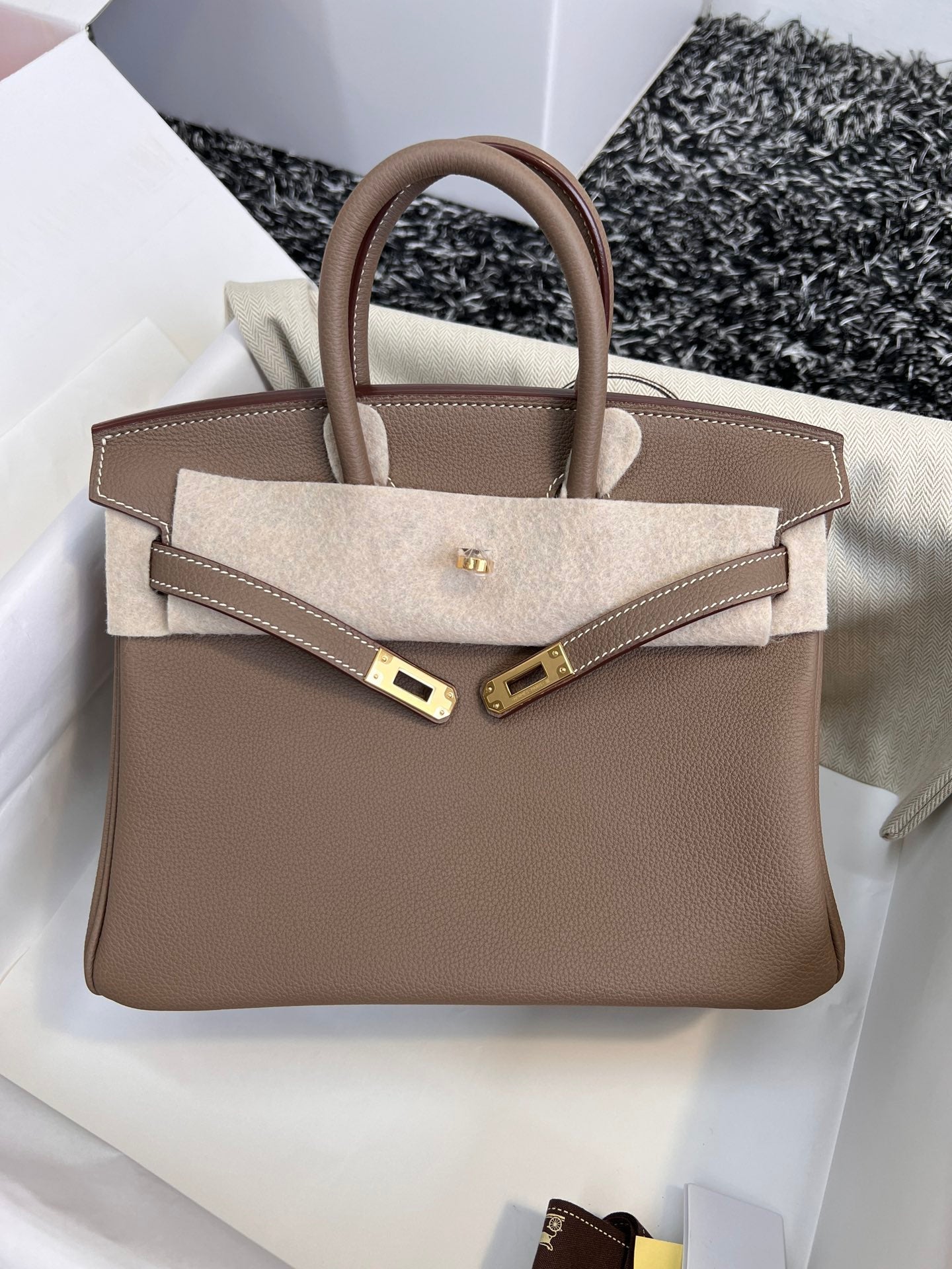 HM Birkin 25 cm, braunes Togo-Leder, goldene Beschläge