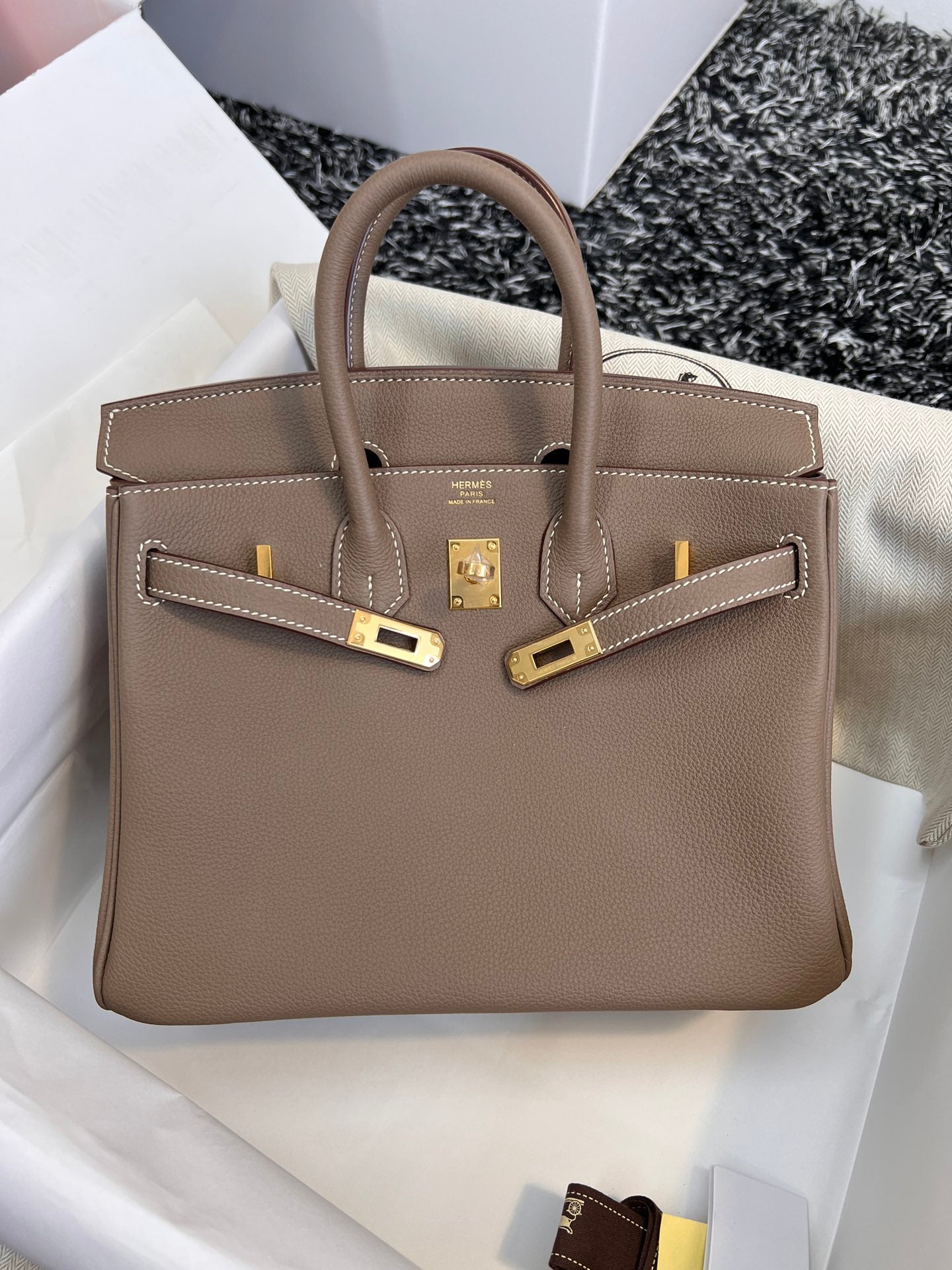 HM Birkin 25 cm, braunes Togo-Leder, goldene Beschläge