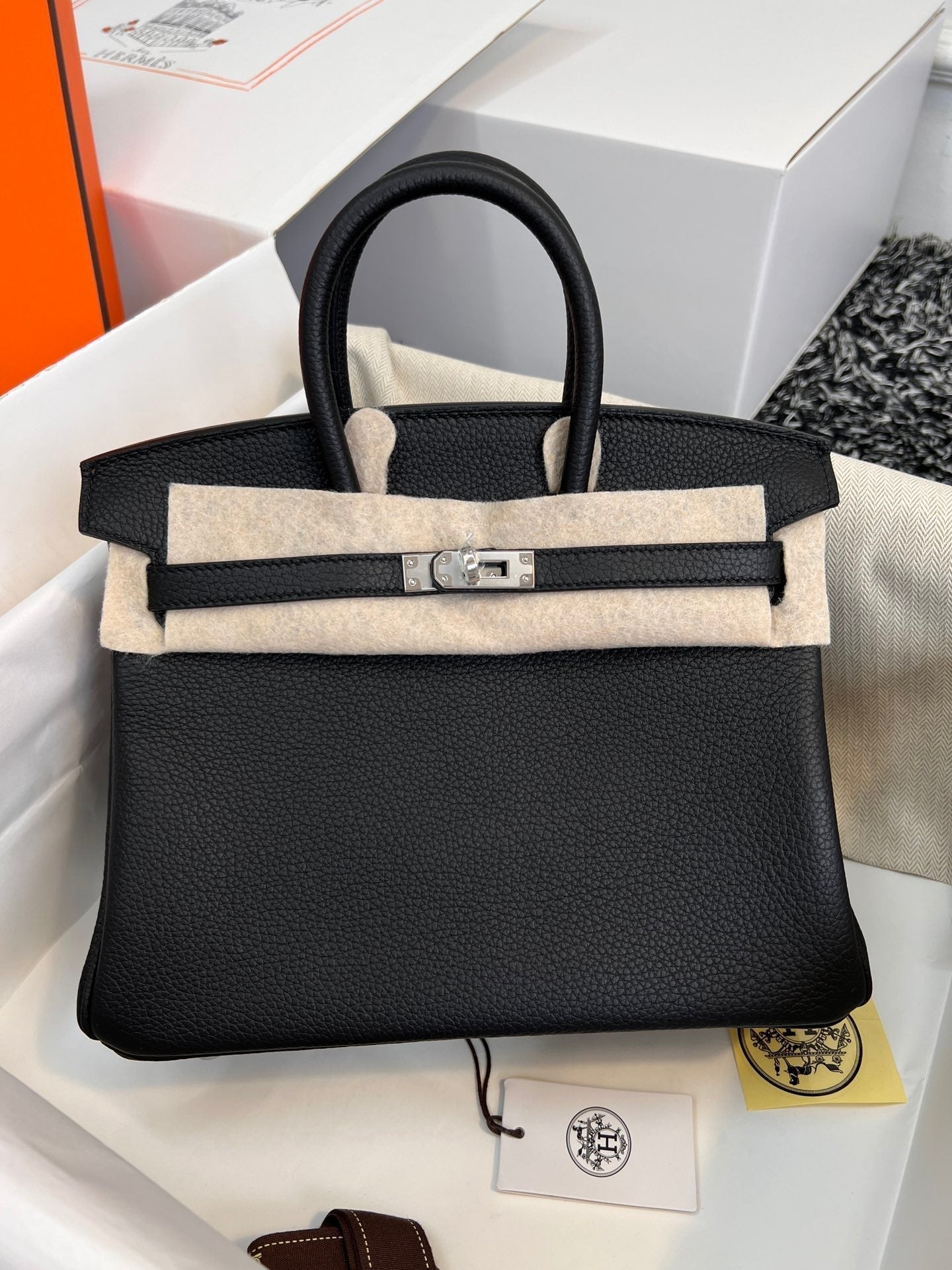 HM Birkin 25 cm, schwarzes Togo-Leder, silberne Beschläge