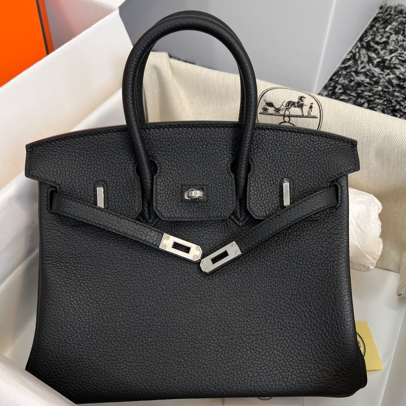HM Birkin 25 cm, schwarzes Togo-Leder, silberne Beschläge