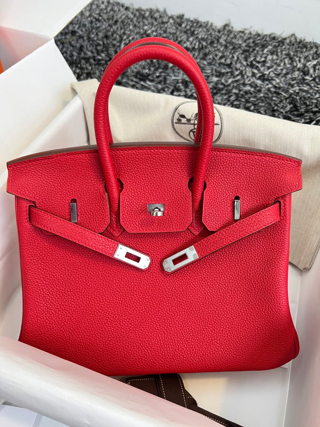 HM Birkin 25 cm, rotes Togo-Leder, silberne Beschläge
