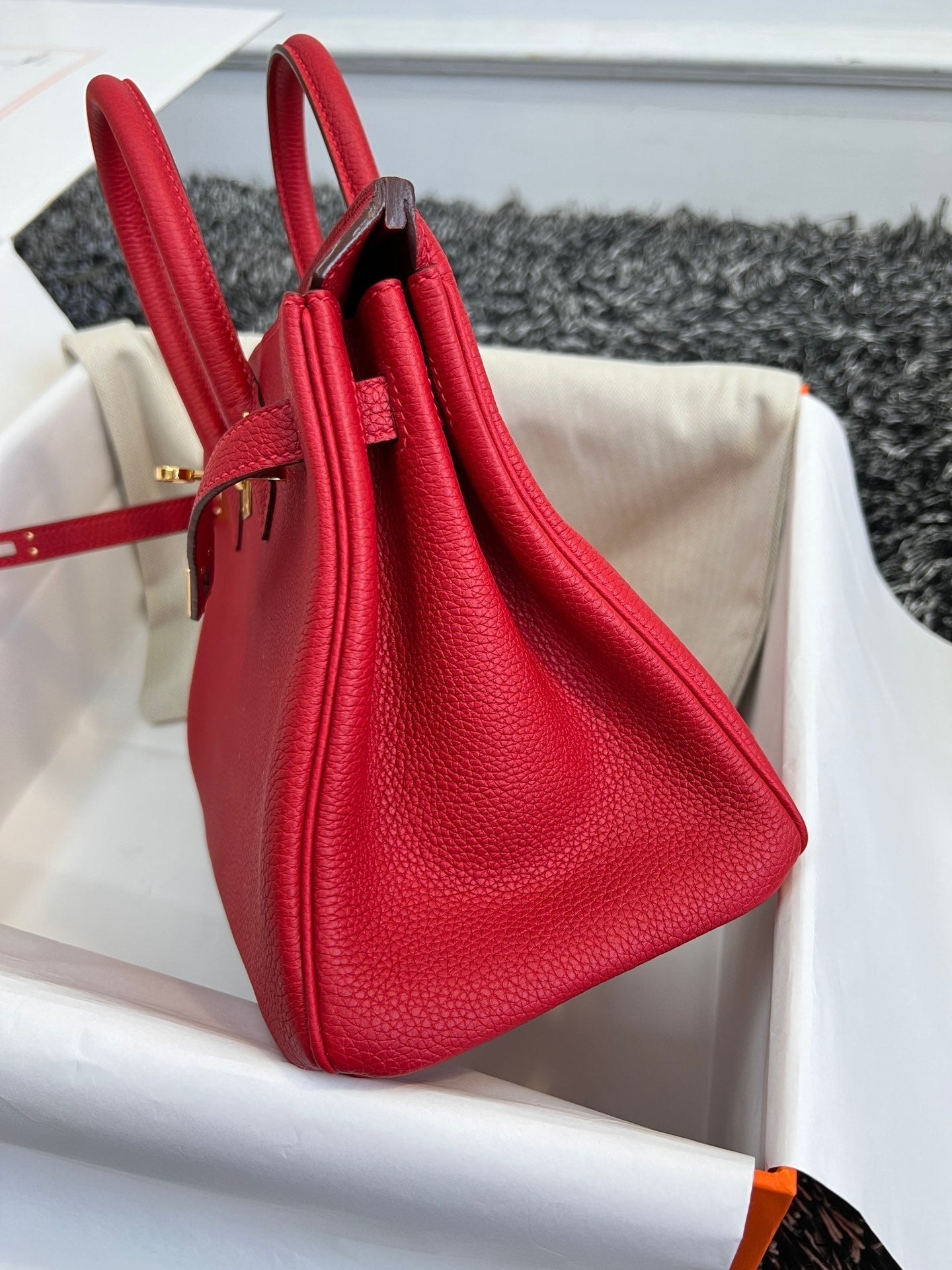 HM Birkin 25 cm, rotes Togo-Leder, goldene Beschläge