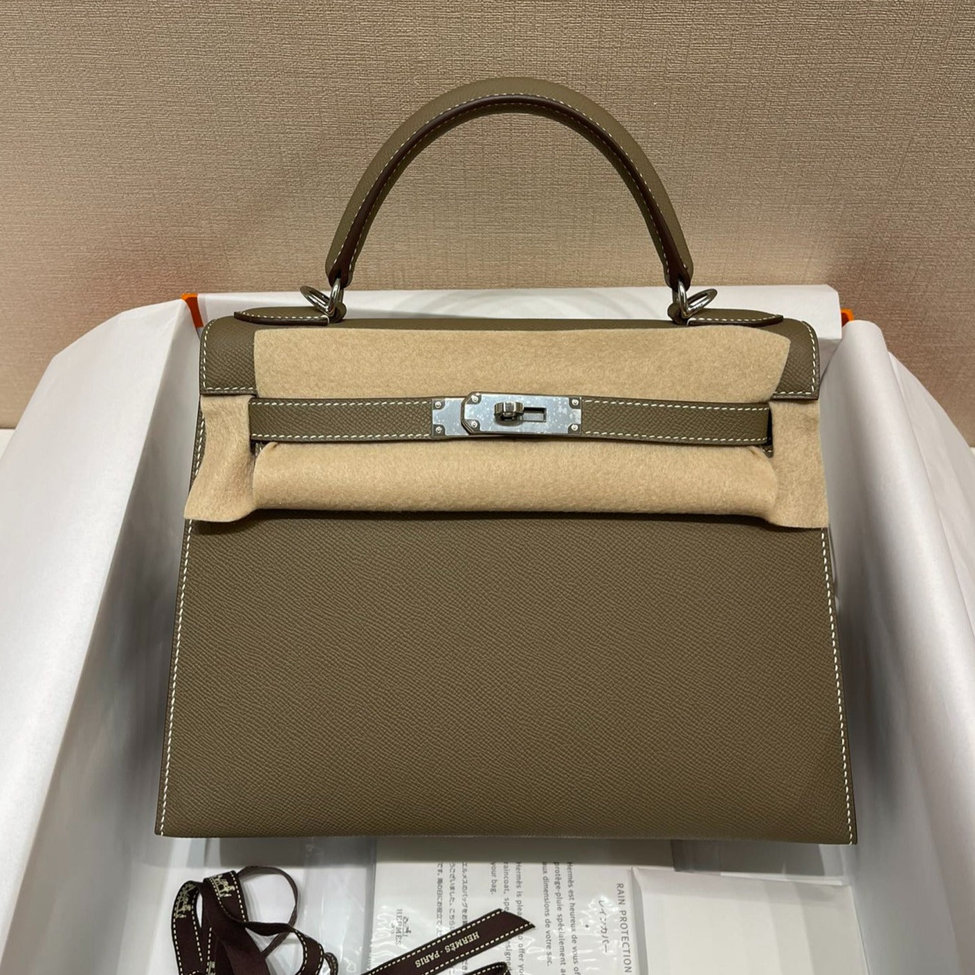 HM KELLY 28CM ETOUPE EPSOM LEDER SILBERNE BESCHLÄGE