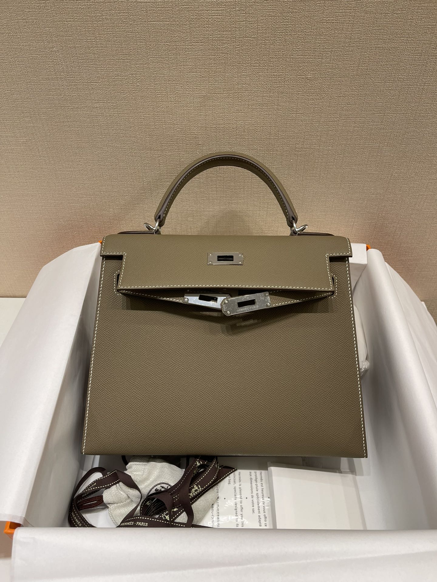 HM KELLY 28CM ETOUPE EPSOM LEDER SILBERNE BESCHLÄGE