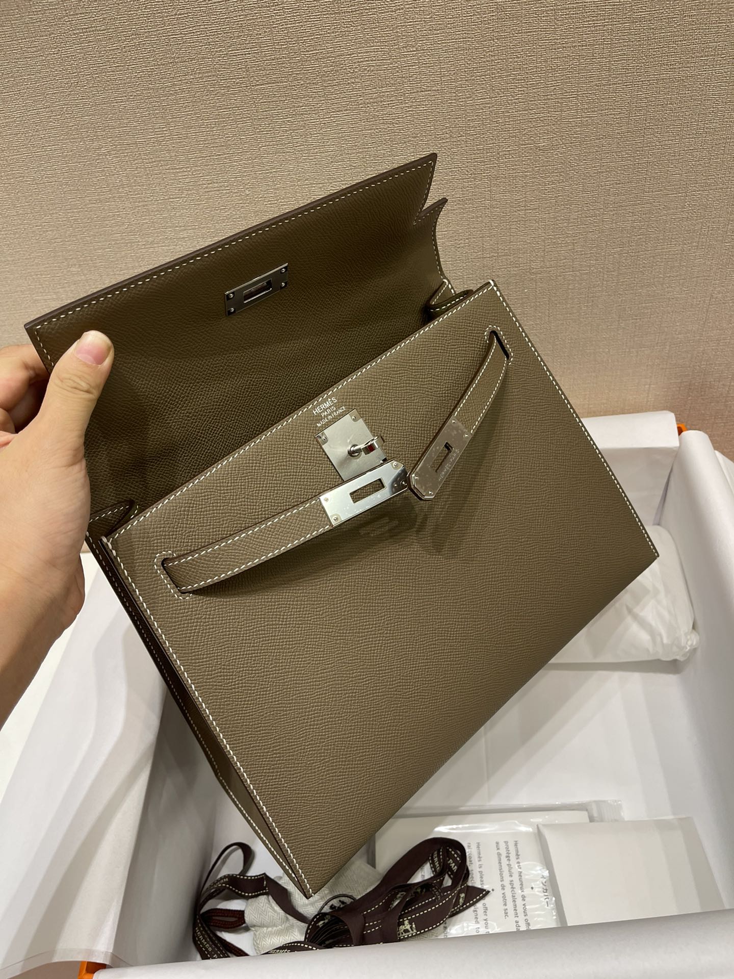 HM KELLY 28CM ETOUPE EPSOM LEDER SILBERNE BESCHLÄGE