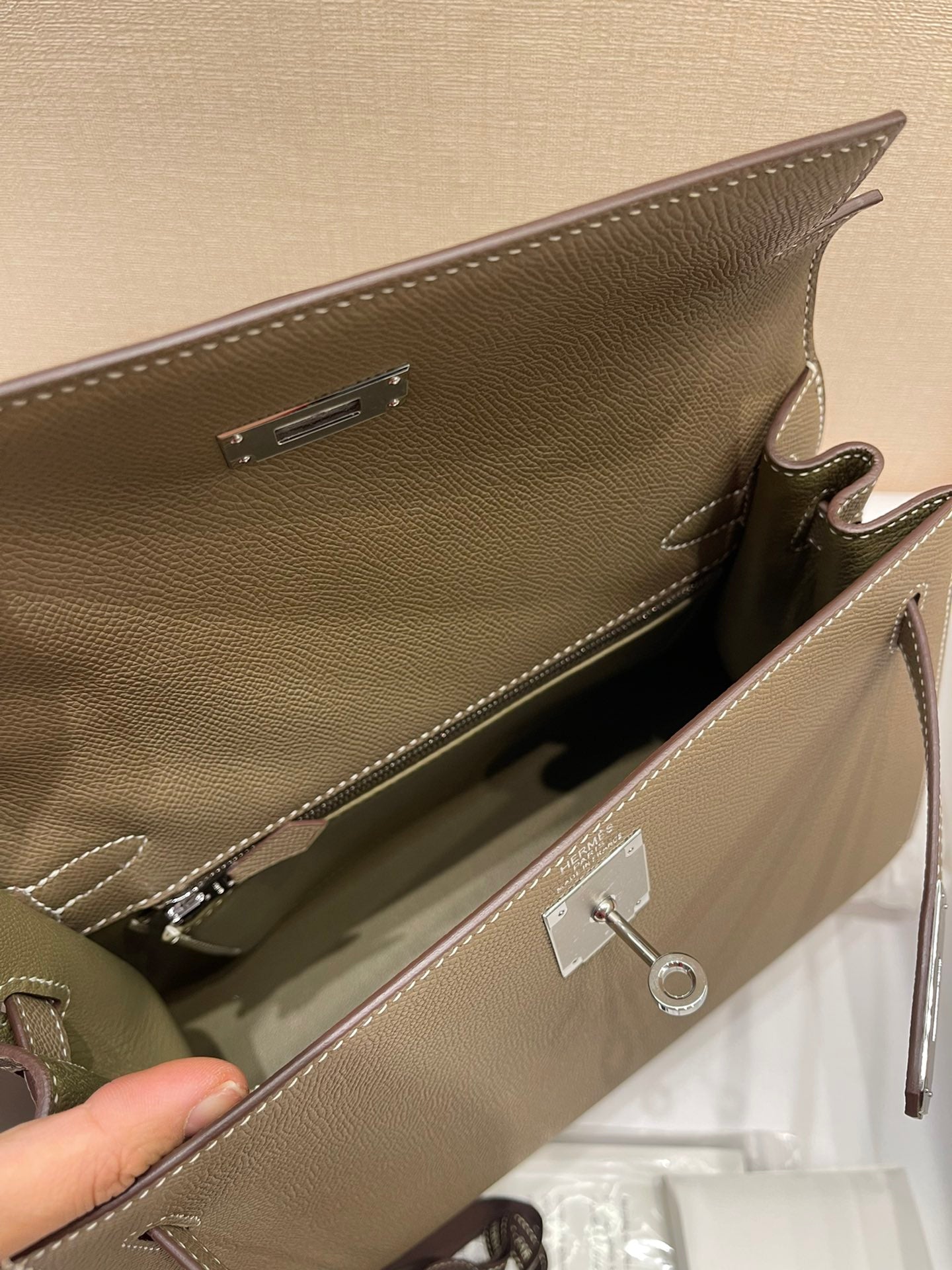 HM KELLY 28CM ETOUPE EPSOM LEDER SILBERNE BESCHLÄGE