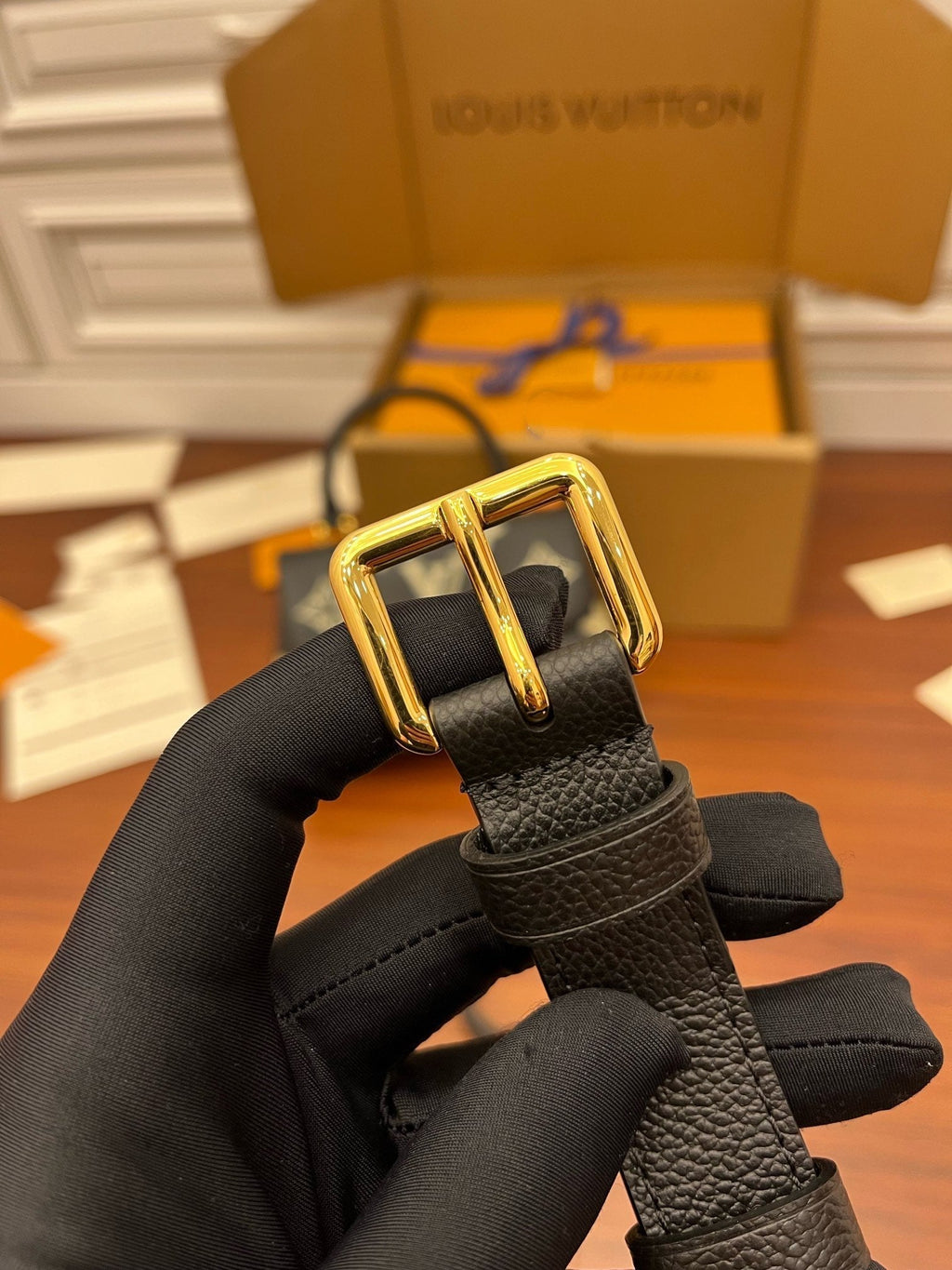 MADELEINE SCHWARZES BIOCOLOR-MONOGRAMM-EMPREINTE-LEDER