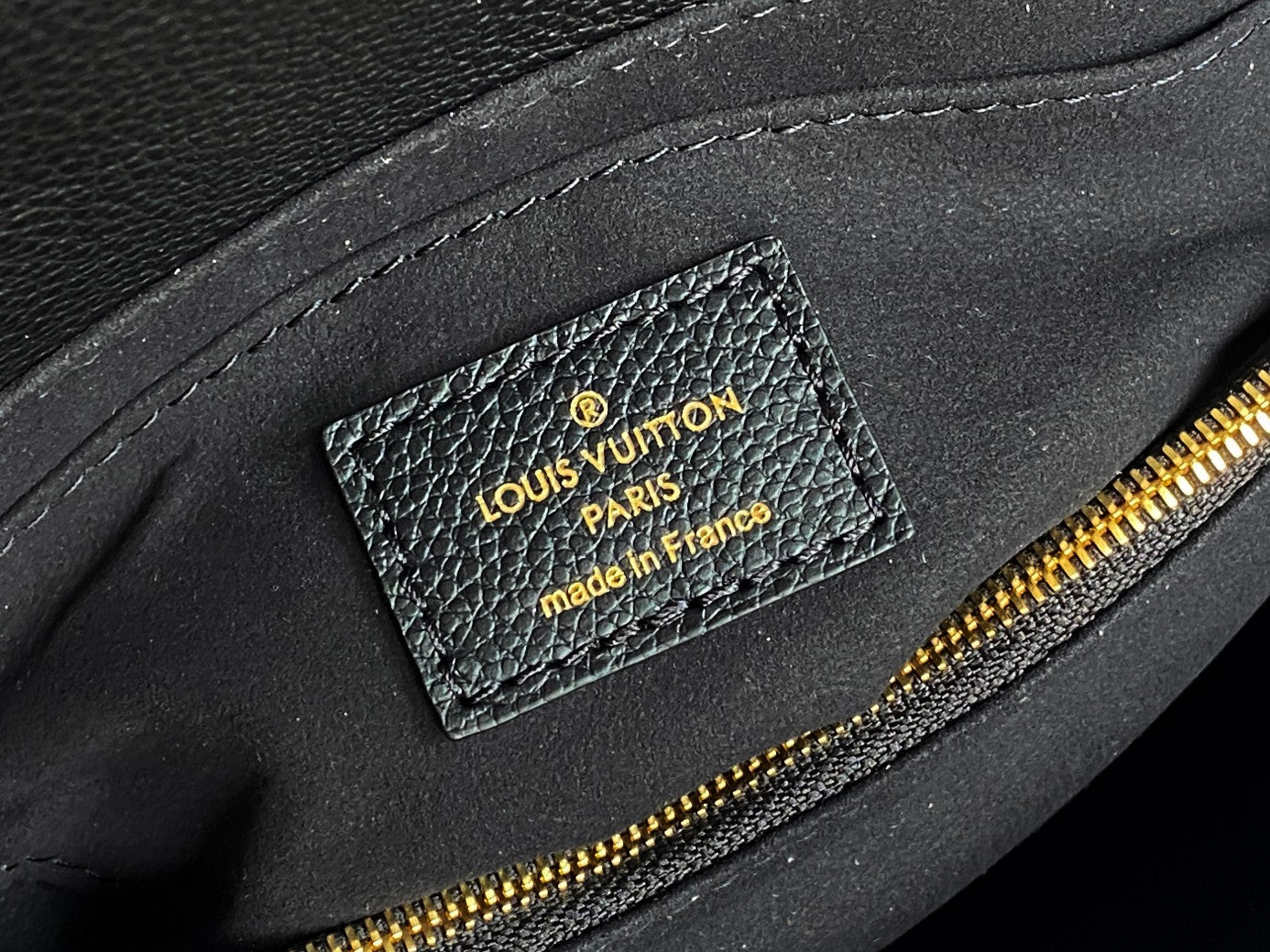 MADELEINE SCHWARZES MONOGRAMM-EMPREINTE-LEDER