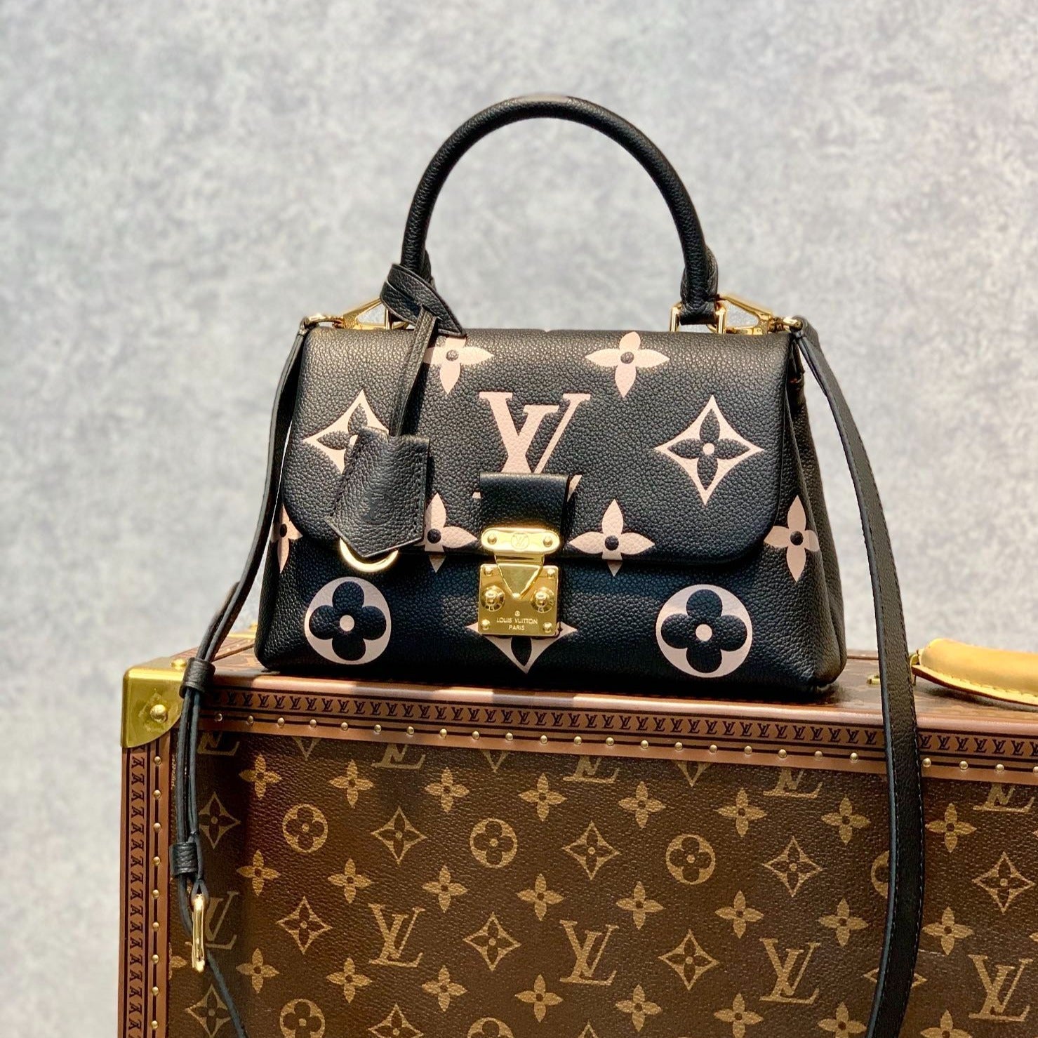 MADELEINE ROSA SCHWARZ 24 MONOGRAM EMPREINTE LEDER